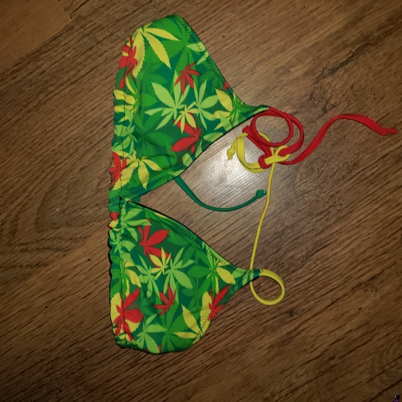 top& bottom reversible rasta tirangle bikini. bottom small/top medium - Picture 2 of 4